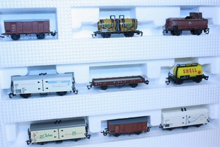 Set 9 nákladních vagónů různých drah TT