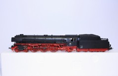 Parní lokomotiva BR01 DB