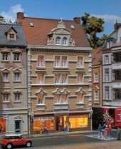 Městský dům s obchody