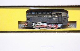 Parní lokomotiva BR 81 0013 stříbný rám DR Zeuke TT Bahn