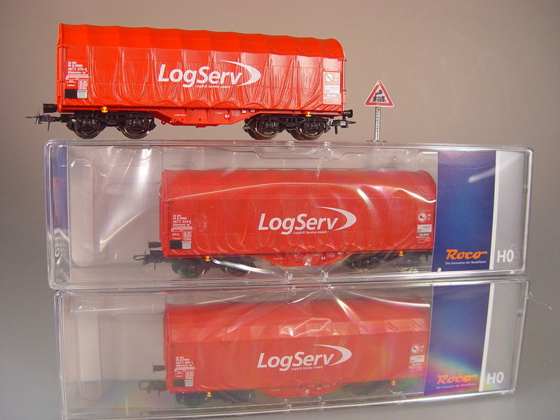 Set 3 nákladních vozů “LogServ” DB
