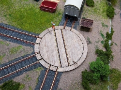 Malá vagónová točna s pohonem