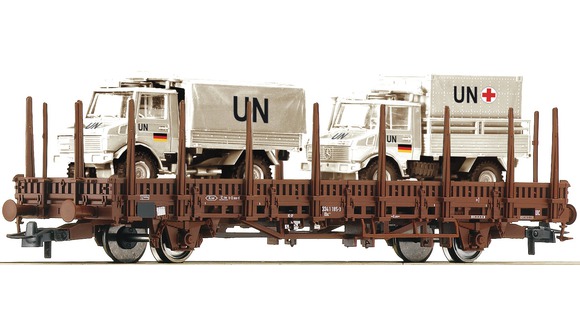 Plošinový vagon s nákladem - 2 ks. tatrovky