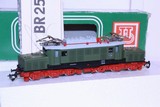 Elektrická lokomotiva řady 254 DR modelova zeleznice TT
