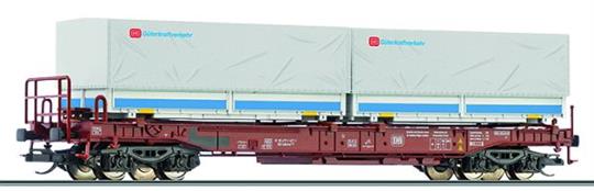 Plošinový vůz s kontejnery krytými plachtou - HUPAC 