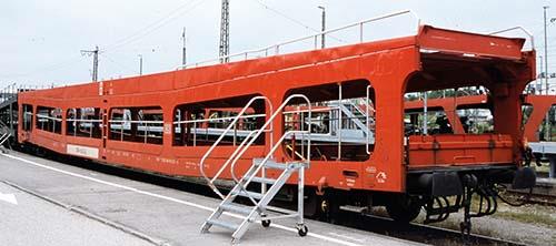 Set dvou vozů DDm 916 pro přepravu automobilů