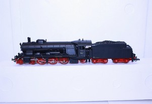 Model parní lokomotivy BR 18 původní cena 6800 Kč