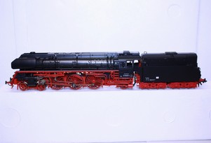 Model parní lokomotivy BR 01 DB původní cena 6800 Kč
