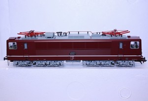 Model lokomotivy BR 250 DR původní cena 5400 Kč