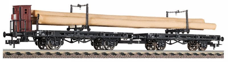Model nákladního vozu se dřevem. 