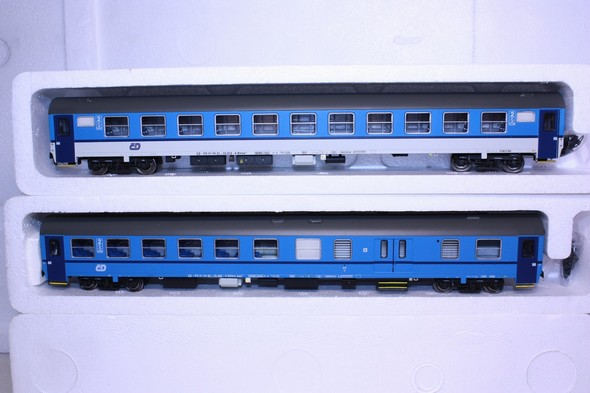 Souprava vozů 2.tř. poštovní ČD njbrt