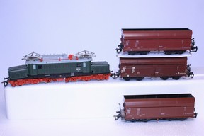Nákladní set lokomotiva E94 + 3 nákladní vozy vše drah DR