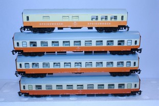 Set 4 rychlíkových vozů DR s kovovými koly