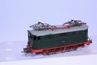 Model poškozené elektrické lokomotivy E70