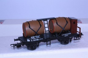 Model nákladního vozu na přepravu vína