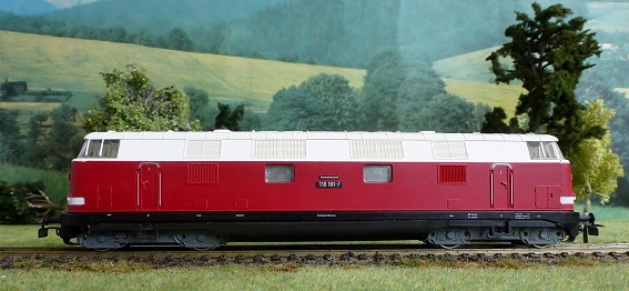 Piko - Dieselová lokomotiva BR 118 181-7 DR - HO