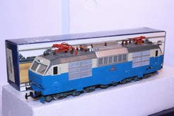 Model elektrické lokomotivy E499 ČSD-poškození vedení