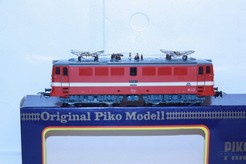 Model elektrické lokomotivy BR 242 DR