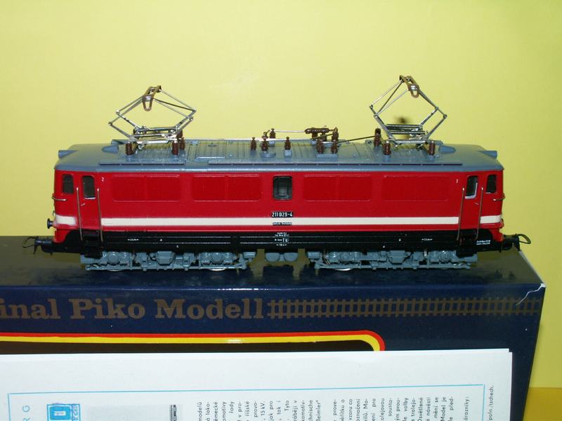 Model elektrické lokomotivy 211 DR