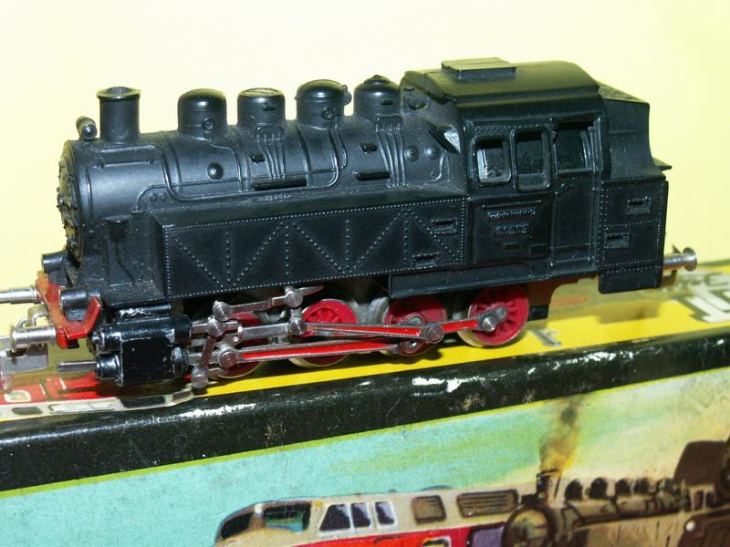 Model parní lokomotivy 81.013