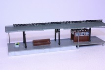 Sestavená budova nástupiště /TT/