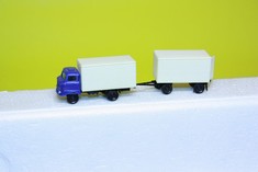 Model nákladního auta s přívěsem /TT/