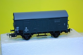Uzavřený nákladní vagon Piko (HO) - vitrínový model