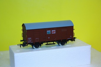 Uzavřený nákladní vagon SNCF- vitrínový model (HO)