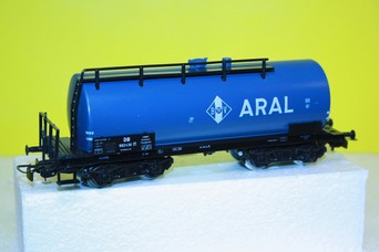 Cisternový 4- osý vagon Aral DB (HO)- vitrínový model 