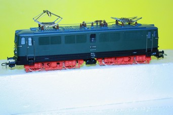 Model elektrické lokomotivy E11 (HO)