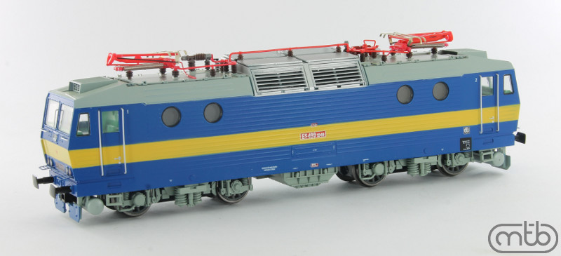 Elektrická lokomotiva řady  ES499.1 ČSD  v nátěru po výrobě