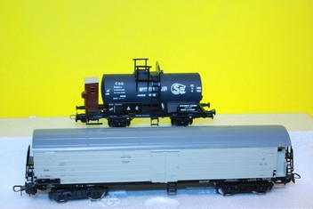 Set dvou nákladních vagonů ČSD - špičkové modely / HO /
