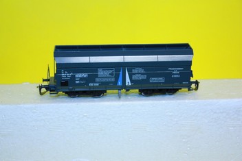 Špičkový model samovýsypného vagonu Pragocement / Tillig TT /