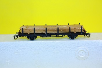Model nákladního vagonu s deskami /TT/