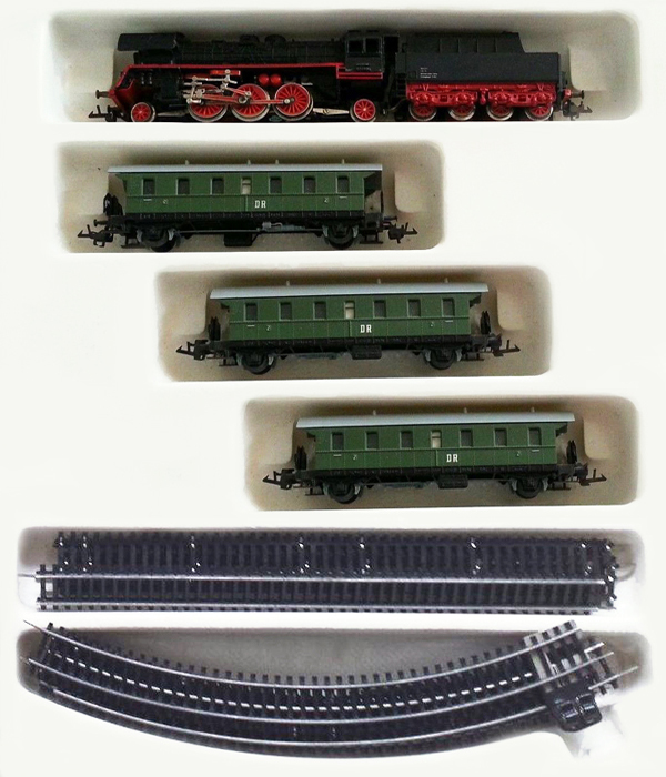 Osobní set s parní lokomotivou BR 23+3 osobní vozy DR a koleje zdarma