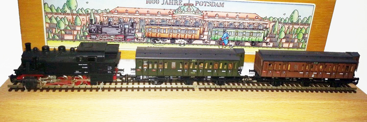 Exkluzivní a limitovaný set vyrobený k výročí města Postupimi v dřevěné malované krabici (TT)