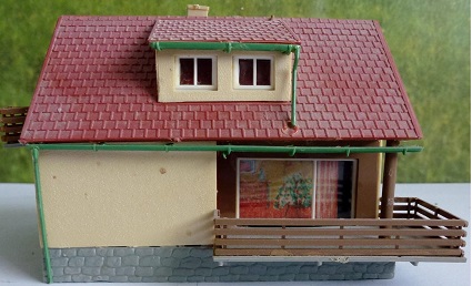 TT Rodinný dům s terasou, rozměry: 11 x 9 x 8 cm