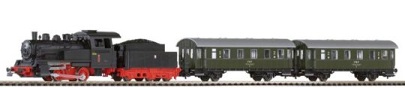 97920 PIKO - Start set s parní lokomotivou a dvěma osobními vozy, ovál kolejí a trafo