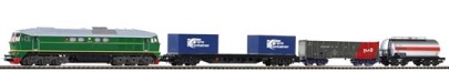 97921 PIKO - Start set s dieselovou lokomotivou BR 130 a 3 nákladními vozy, ovál kolejí s výhybkou a