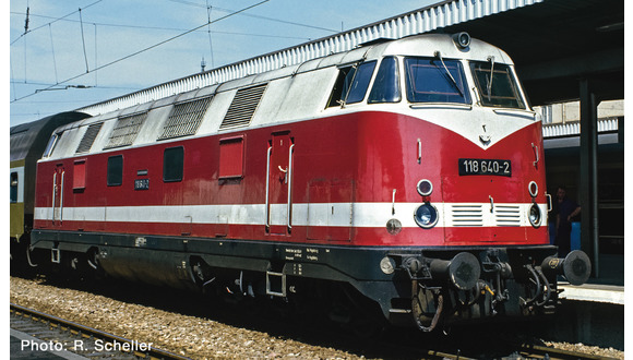 73892 Roco Dieselová lokomotiva řady V 118, DR