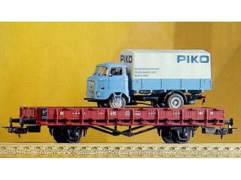 Plošinový nákladní vagón s autem (HO)