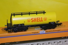 Cisternový 4 osý vagón ,,SHELL"  vitrinový model(HO) PIKO