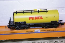 Cisternový 4 osý vagón ,,Minol"  vitrinový model (HO) PIKO