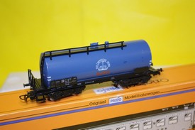 Cisternový 4 osý vagón ,,BUNA" DR  vitrinový model (HO) PIKO
