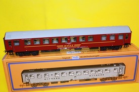 Rychlíkový vagón ,,WARS" PKP vitrinový model (HO)