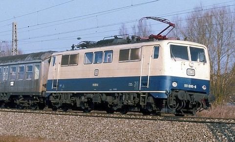 33100 Kuehn - Elektrická lokomotiva řady 111 béžová/modrá