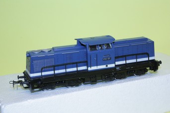Model dieselové lokomotivy V100 PIKO TOP (HO)