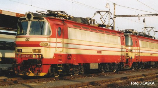 51397 PIKO - Elektrická lokomotiva řady 240 "Laminátka", DCC PluX22 se zvukem
