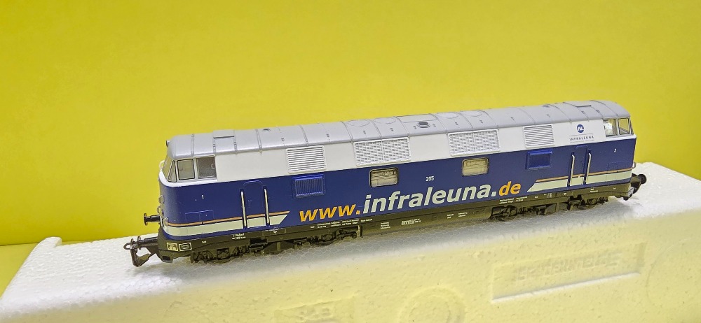 Tillig 02680 dieselová 6 osá lokomotiva Leuna (TT)