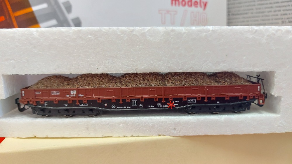 Plošinový 6 osý vagon s nákladem TT